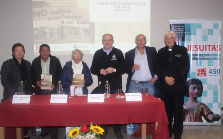 Libro “Los jesuitas en tiempos de la violencia (1980-1992)” se presentó en Ayacucho