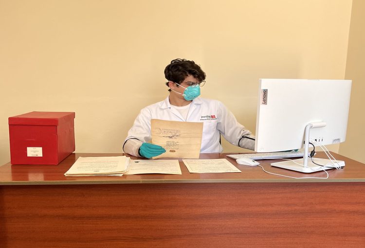 Alumno de la Universidad de Piura lleva a cabo sus prácticas pre profesionales en el Archivo Histórico de la Compañía de Jesús del Perú